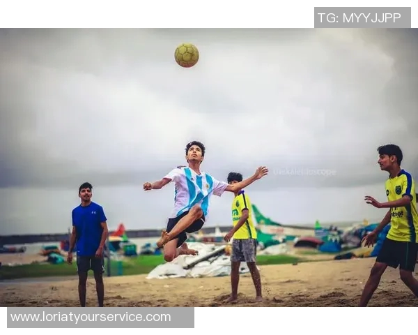 赛季轮回中的荣耀与挑战：探寻体育赛事背后的故事与发展